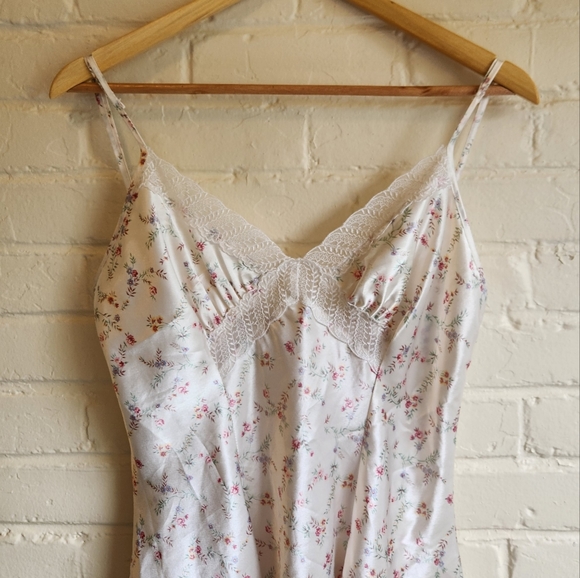 Vintage Versailles by The Bay Floral Lacy Pleated Nightgown Lingerie Slip Size M - Picture 3 of 8